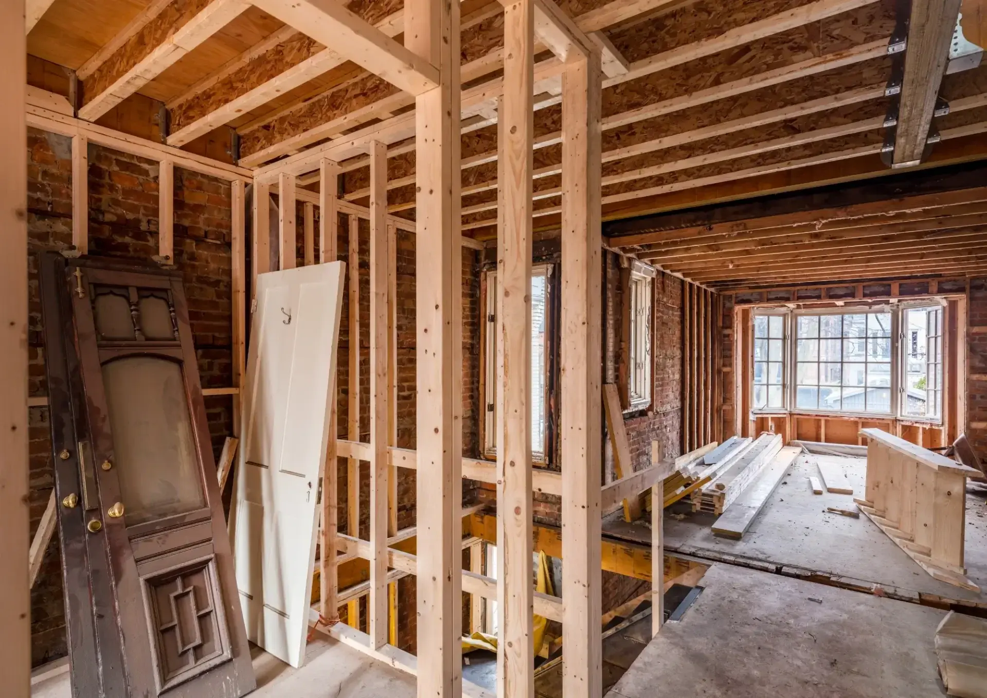 Complete verbouwing van een huis door Walraven Bouw: herindeling van kamers en aanleggen van leidingen en bedradingen