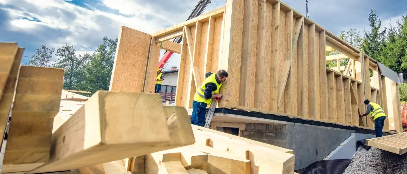 Plaatsen van een houten skeletbouw voor de uitbreiding van een woonhuis in Huissen, arnhem, nijmegen en omstreken door Walraven Bouw